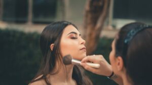 Servicios de Maquillaje a Domicilio en Madrid: Todo lo que Necesitas Saber