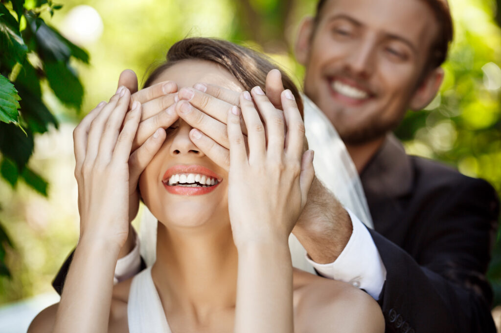 La magia del primer encuentro: Cómo hacer un first look romántico para tu boda
