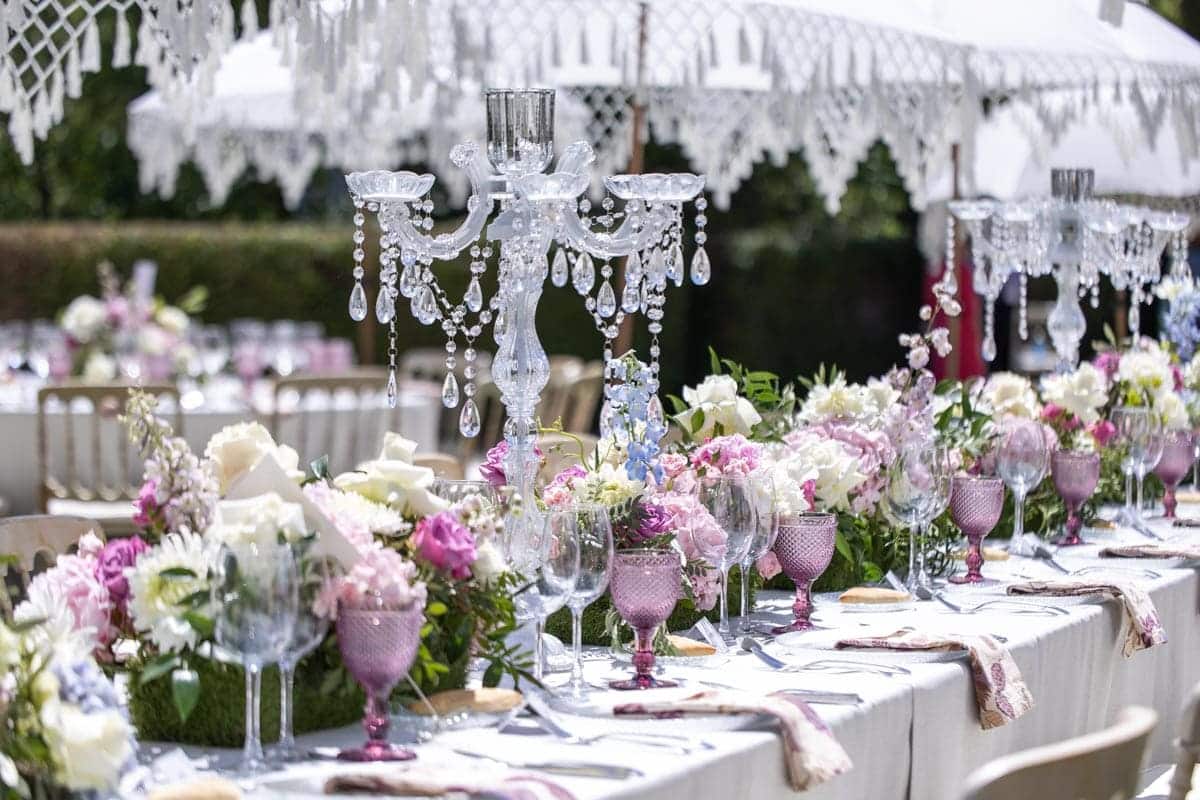 Mesa de boda exclusiva diseñada para una celebración de lujo en Madrid